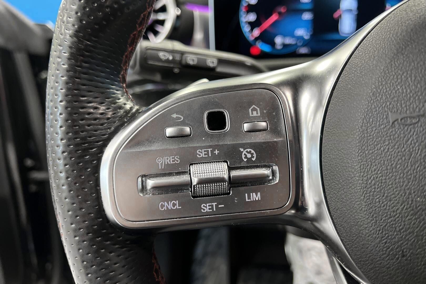 Mercedes-Benz CLA iso kuva 16