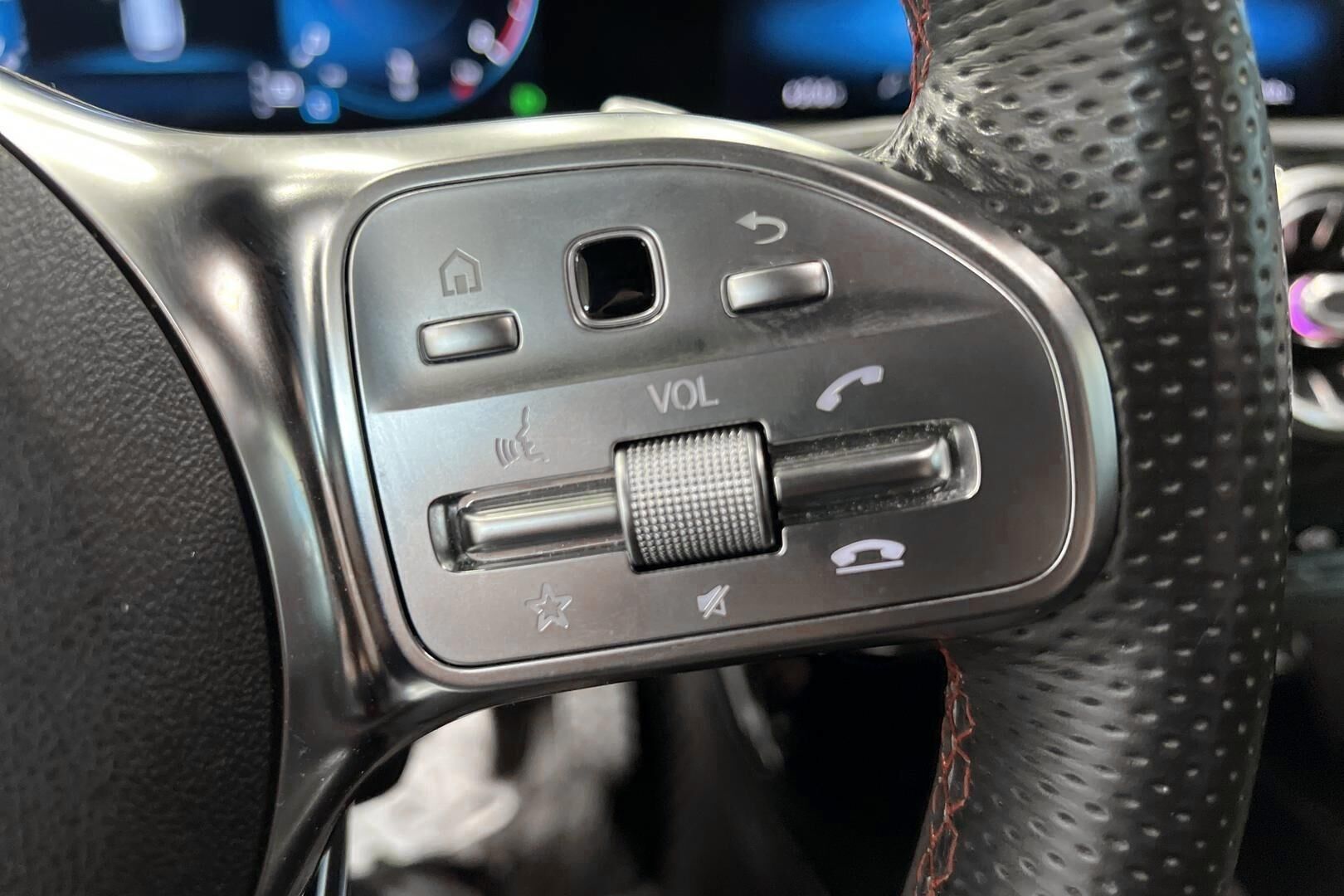 Mercedes-Benz CLA iso kuva 17
