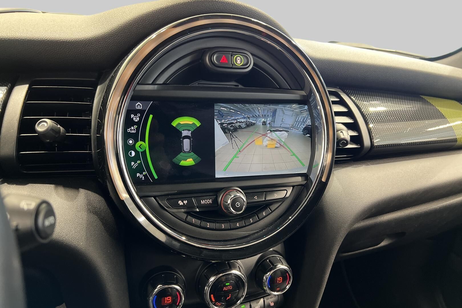 MINI COOPER SE iso kuva 10