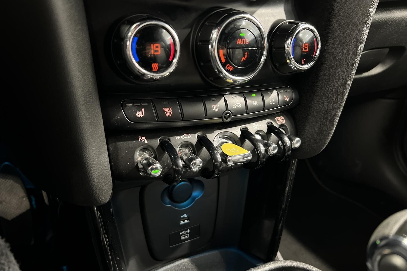 MINI COOPER SE iso kuva 14