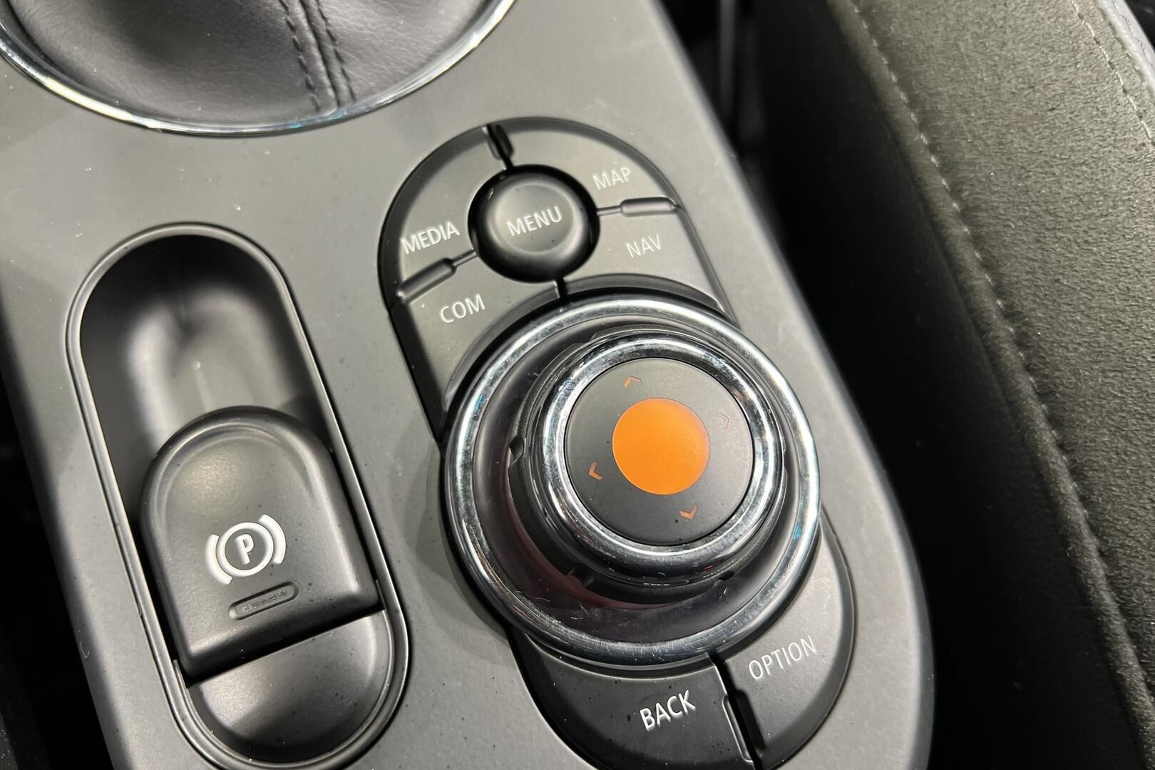 MINI COOPER SE iso kuva 15
