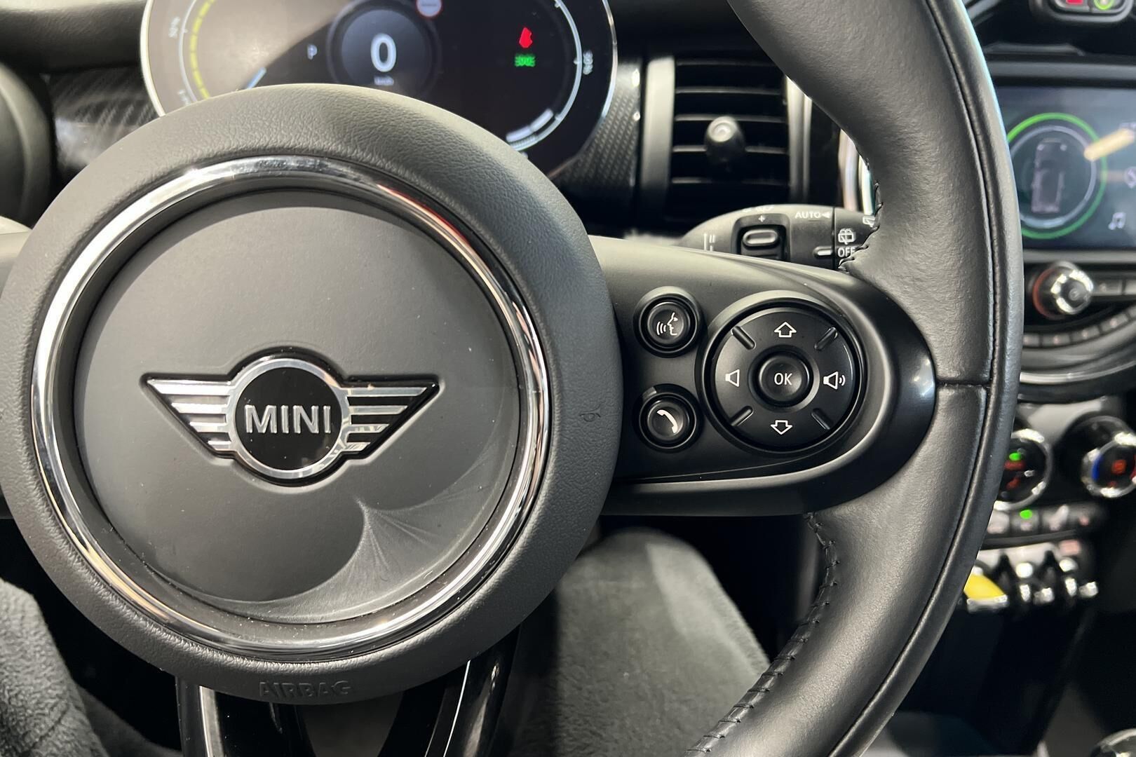 MINI COOPER SE iso kuva 17