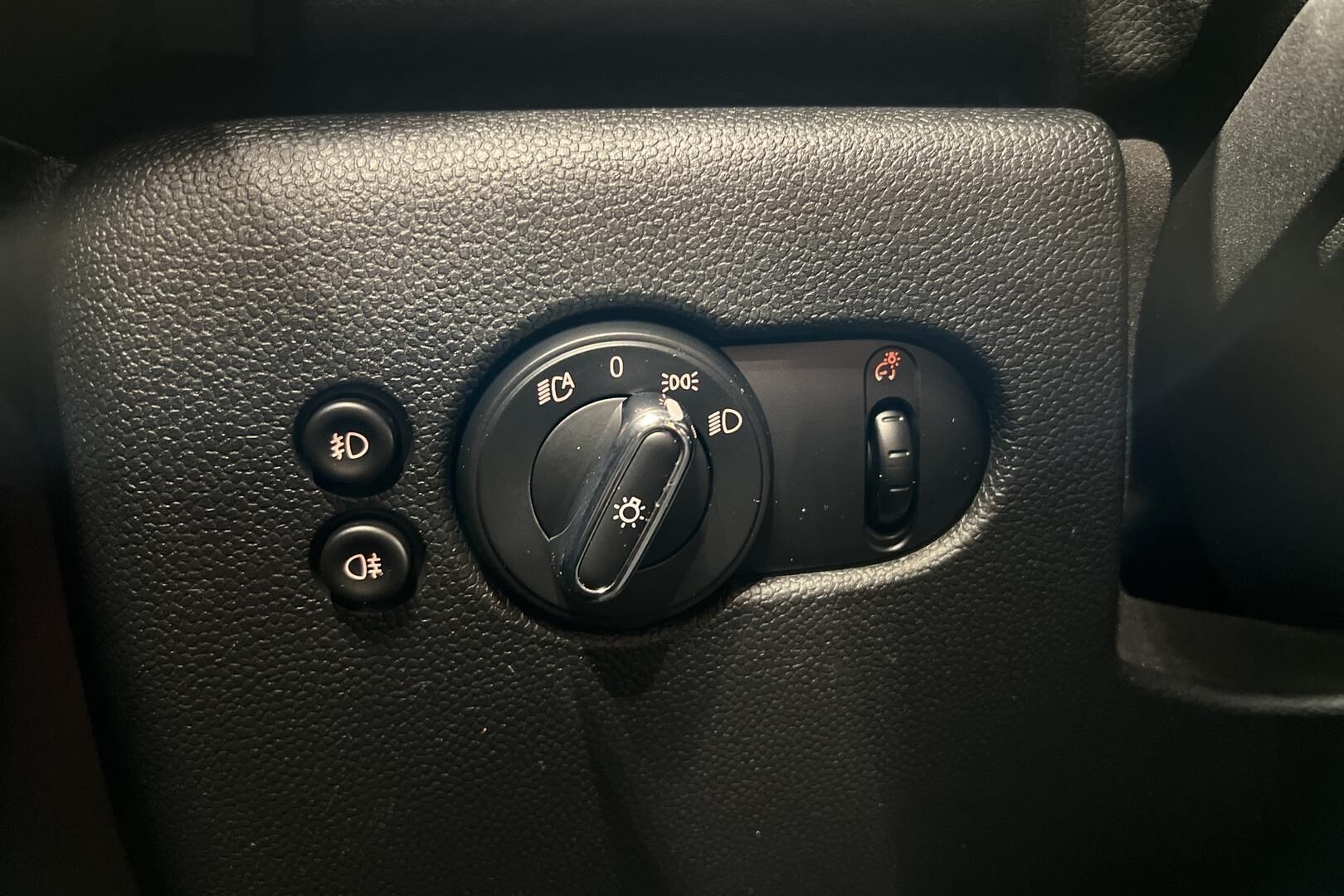 MINI COOPER SE iso kuva 18