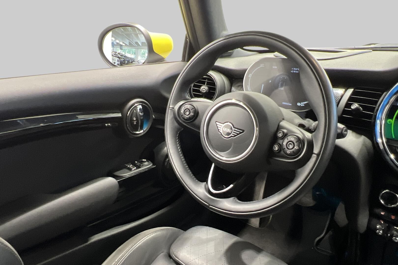 MINI COOPER SE iso kuva 34