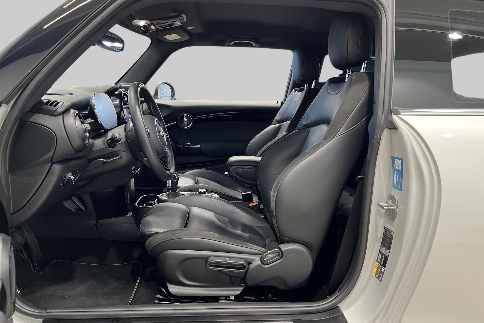 MINI COOPER SE iso kuva 5