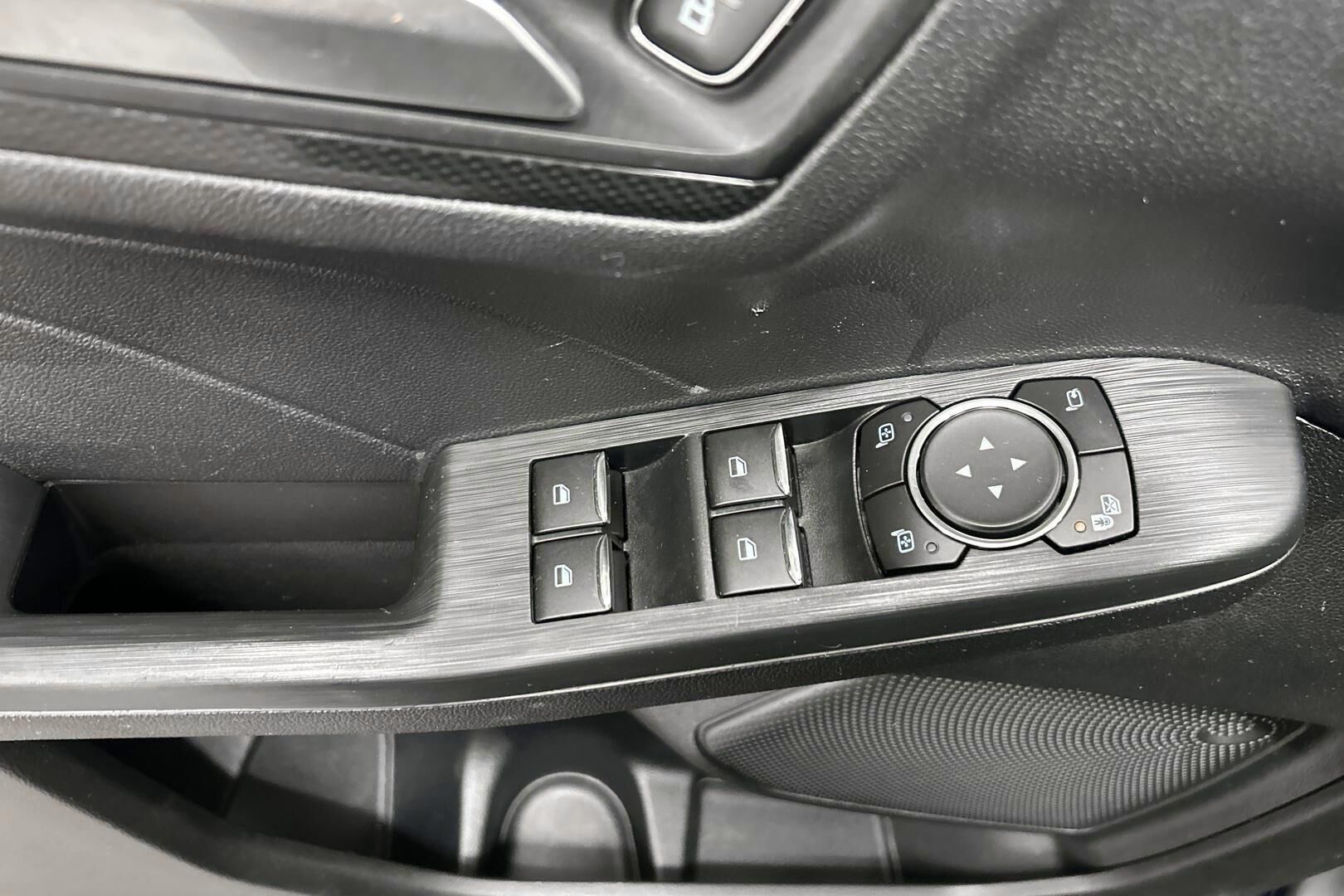 Ford Kuga iso kuva 25