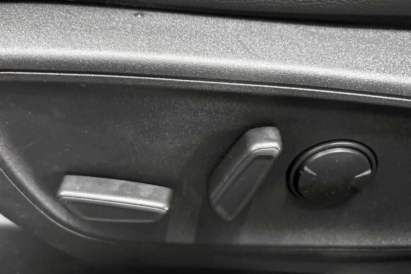 Ford Kuga iso kuva 26
