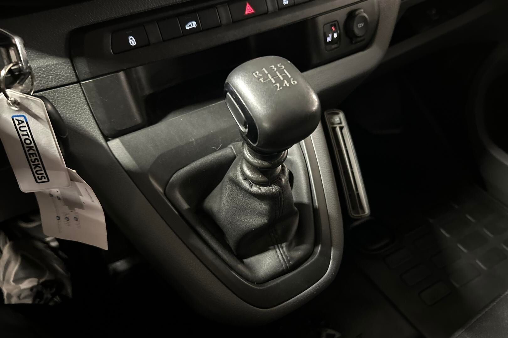 Peugeot Expert iso kuva 24