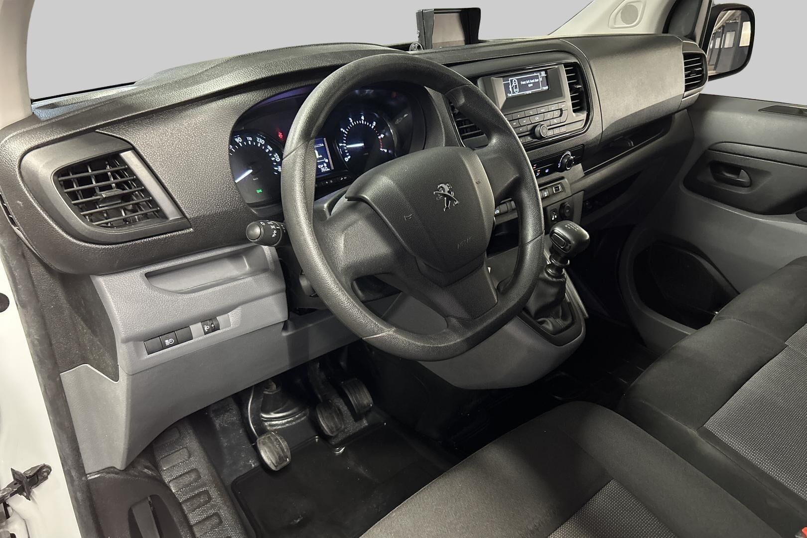 Peugeot Expert iso kuva 9