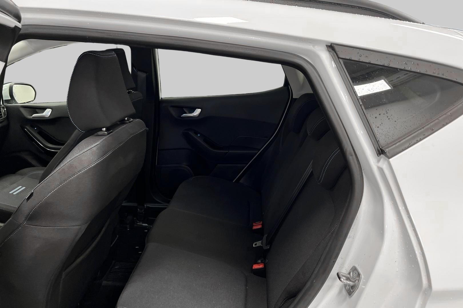 Ford Fiesta iso kuva 10