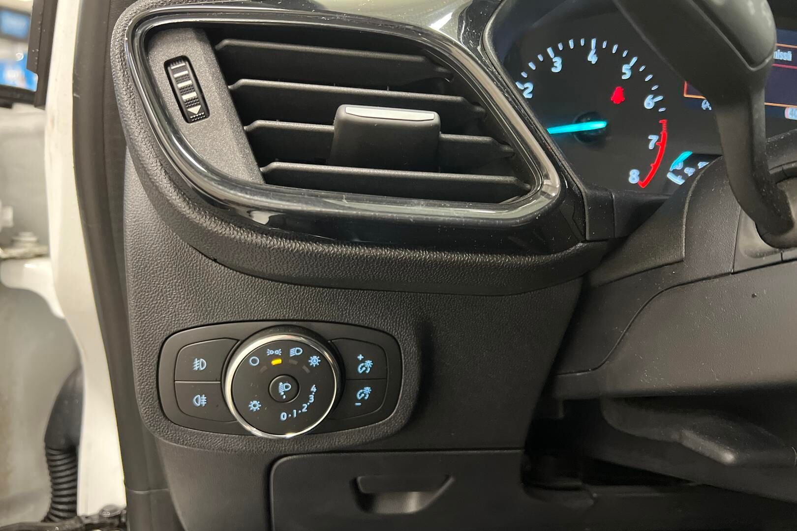 Ford Fiesta iso kuva 21