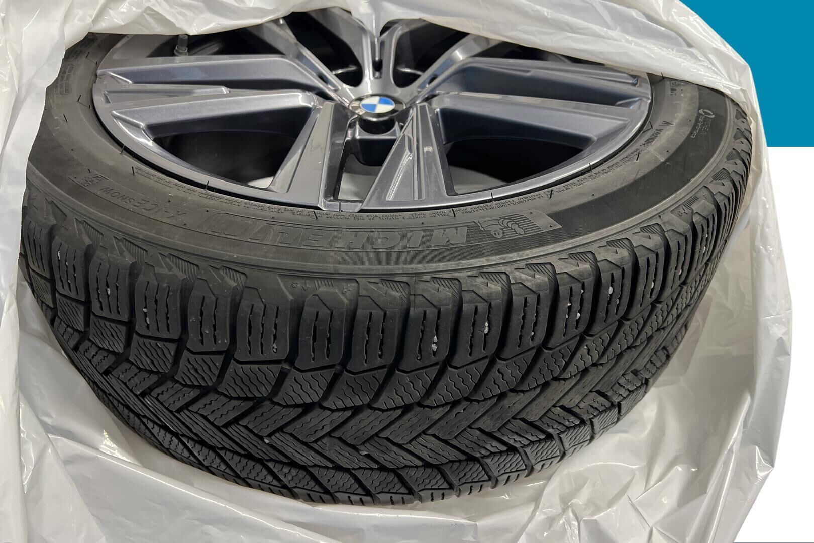 BMW I4 M50 iso kuva 24