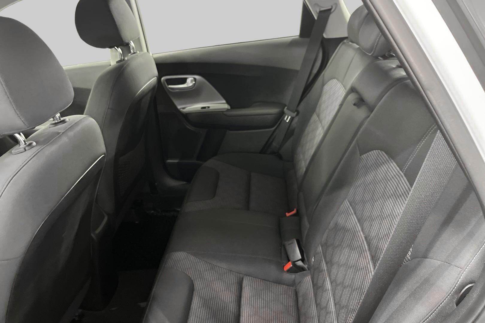 Kia Niro plug-in iso kuva 5