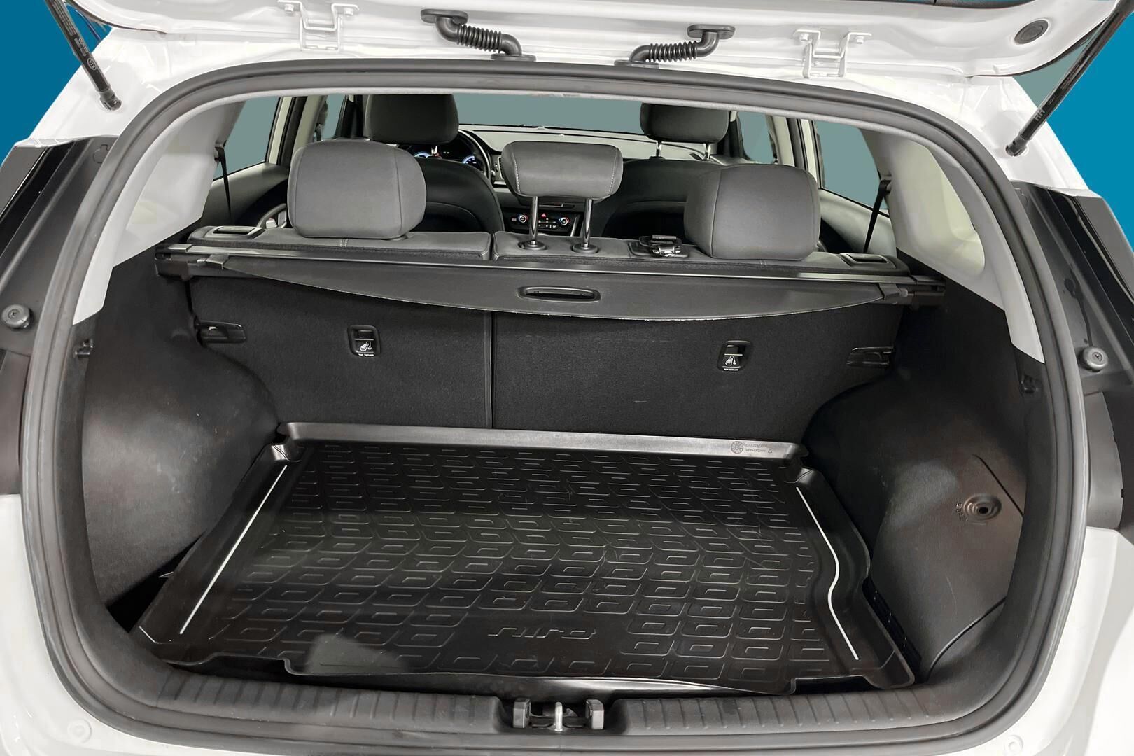 Kia Niro plug-in iso kuva 7