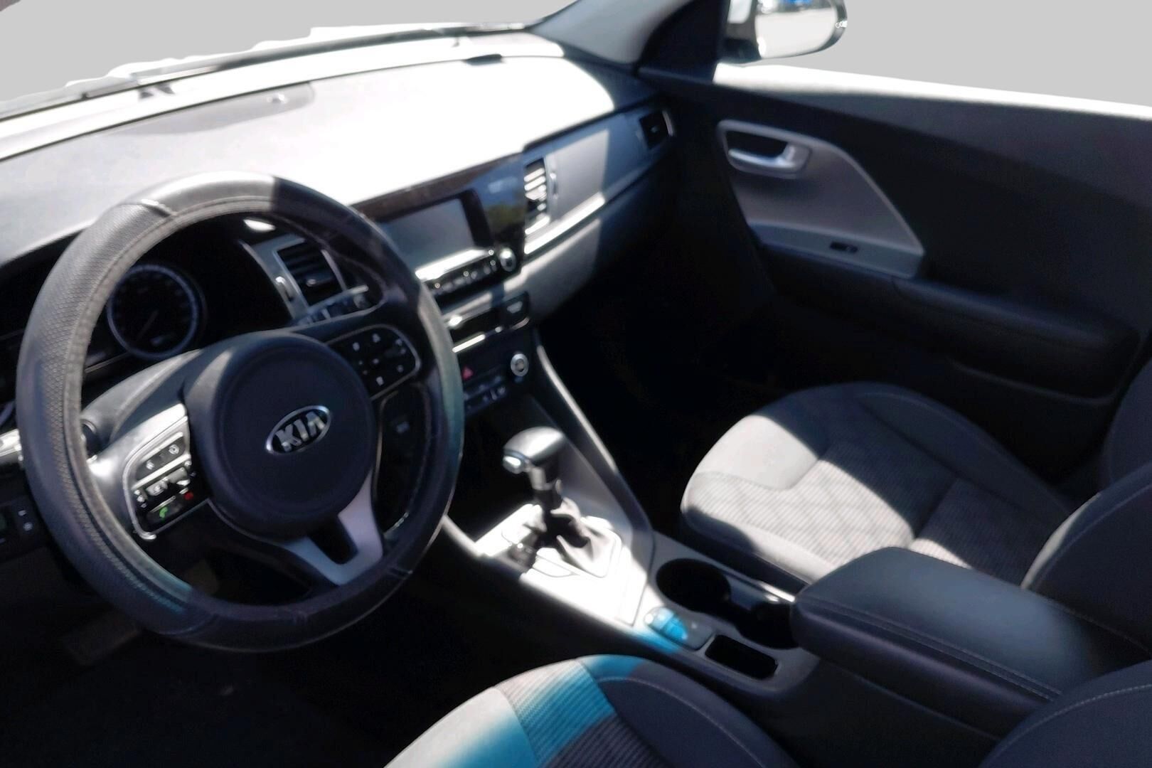 Kia Niro plug-in iso kuva 2