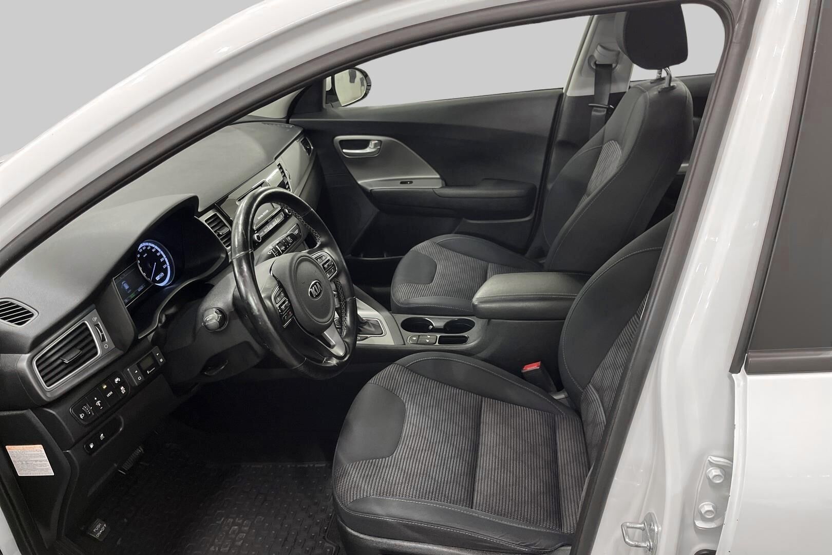 Kia Niro plug-in iso kuva 4