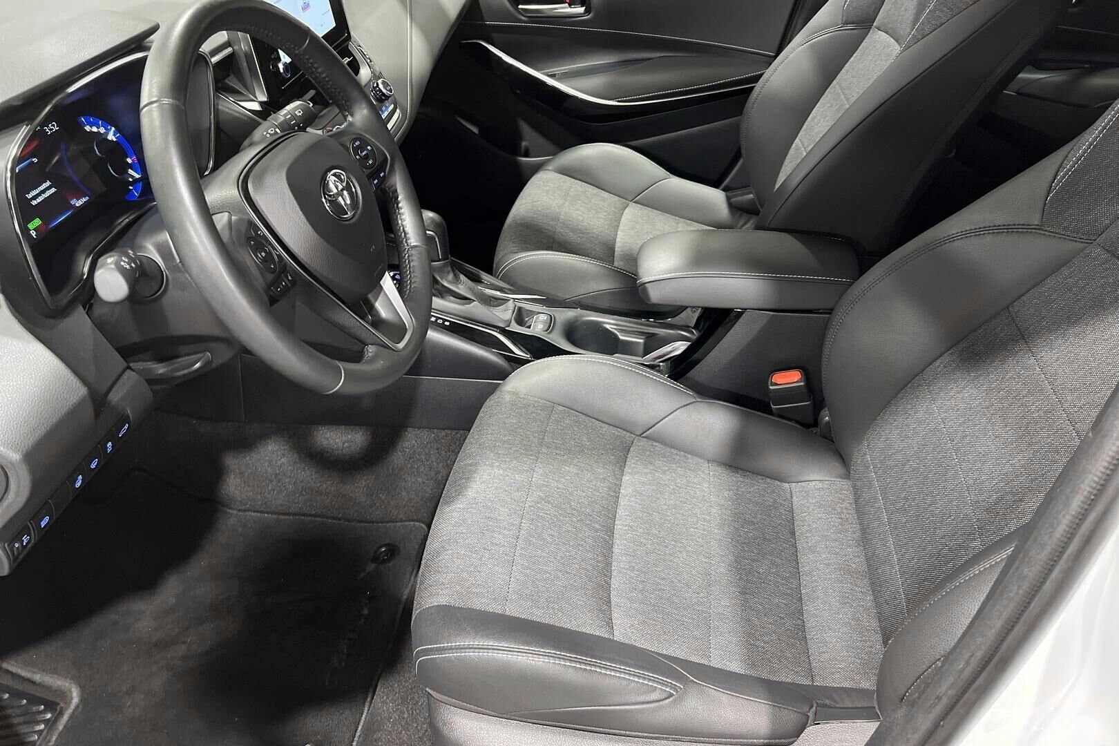 Toyota Corolla iso kuva 9