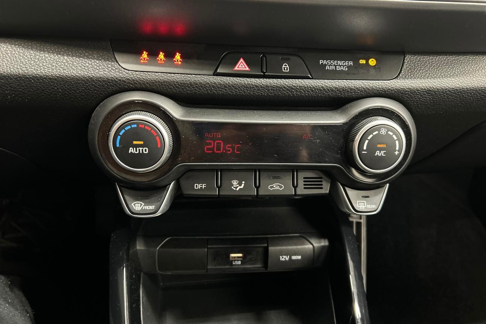 Kia Stonic iso kuva 17