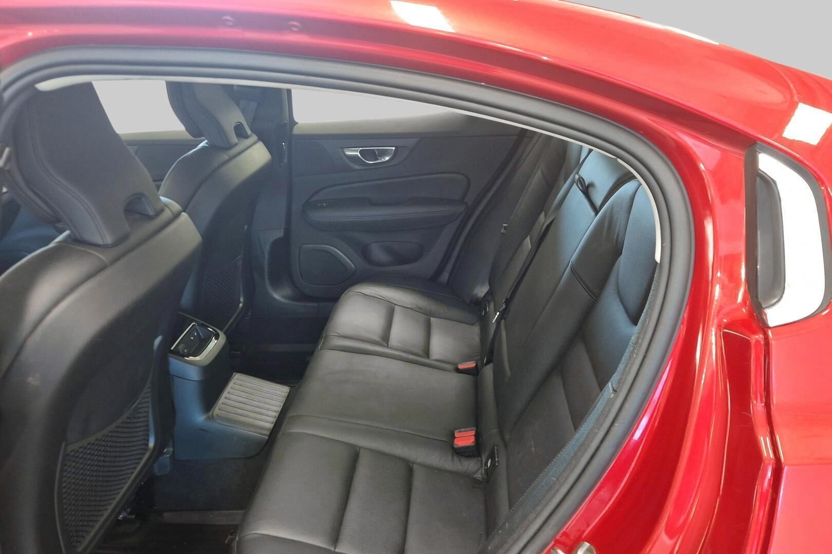 Volvo S60 iso kuva 9