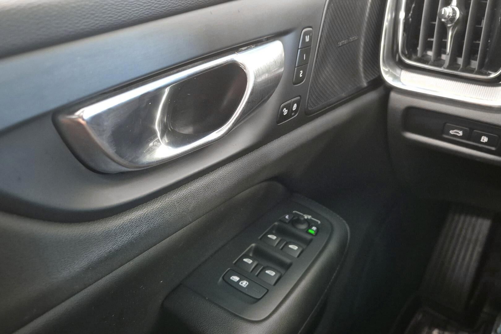Volvo S60 iso kuva 18
