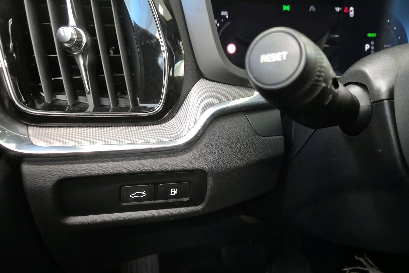 Volvo S60 iso kuva 19