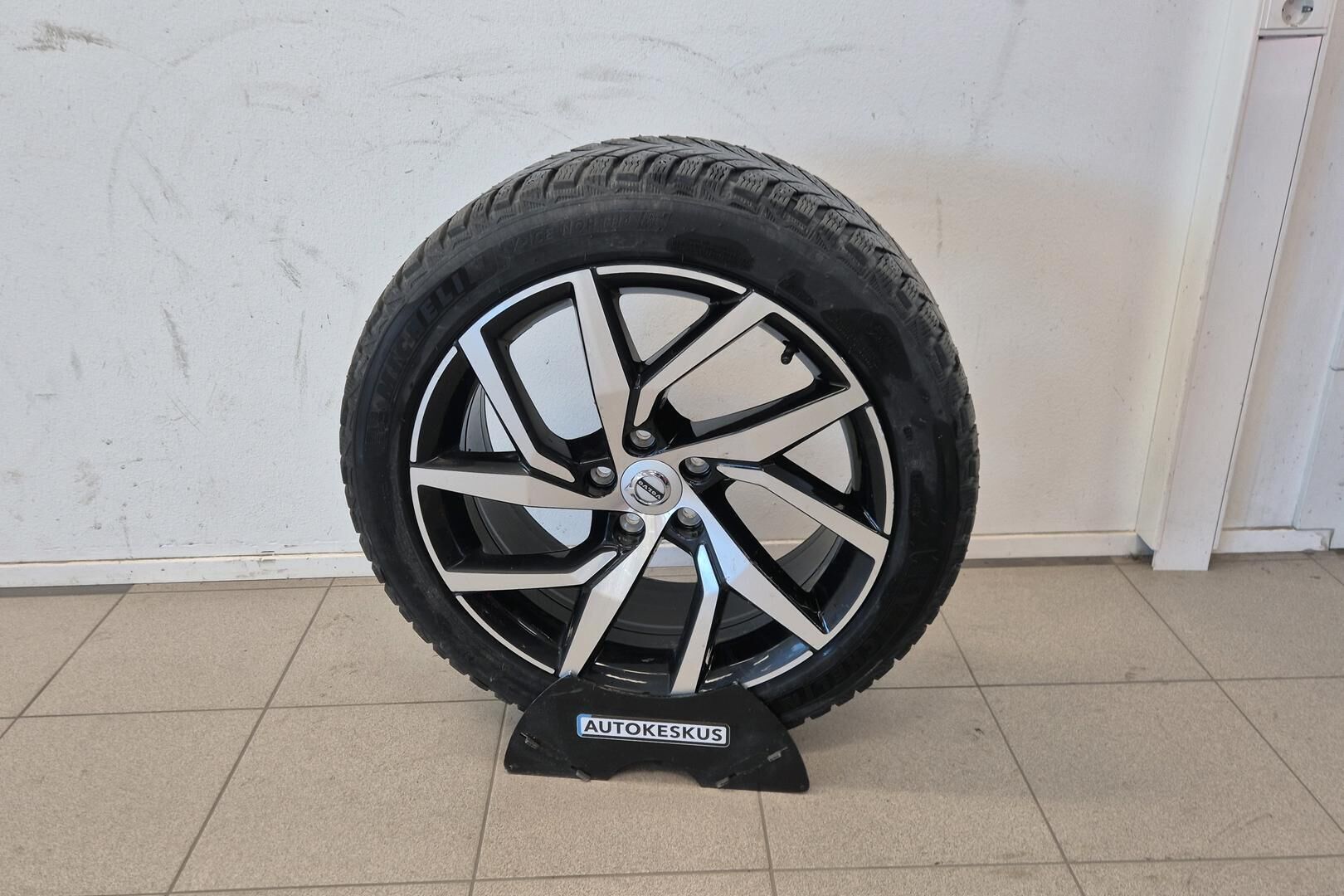 Volvo S60 iso kuva 22