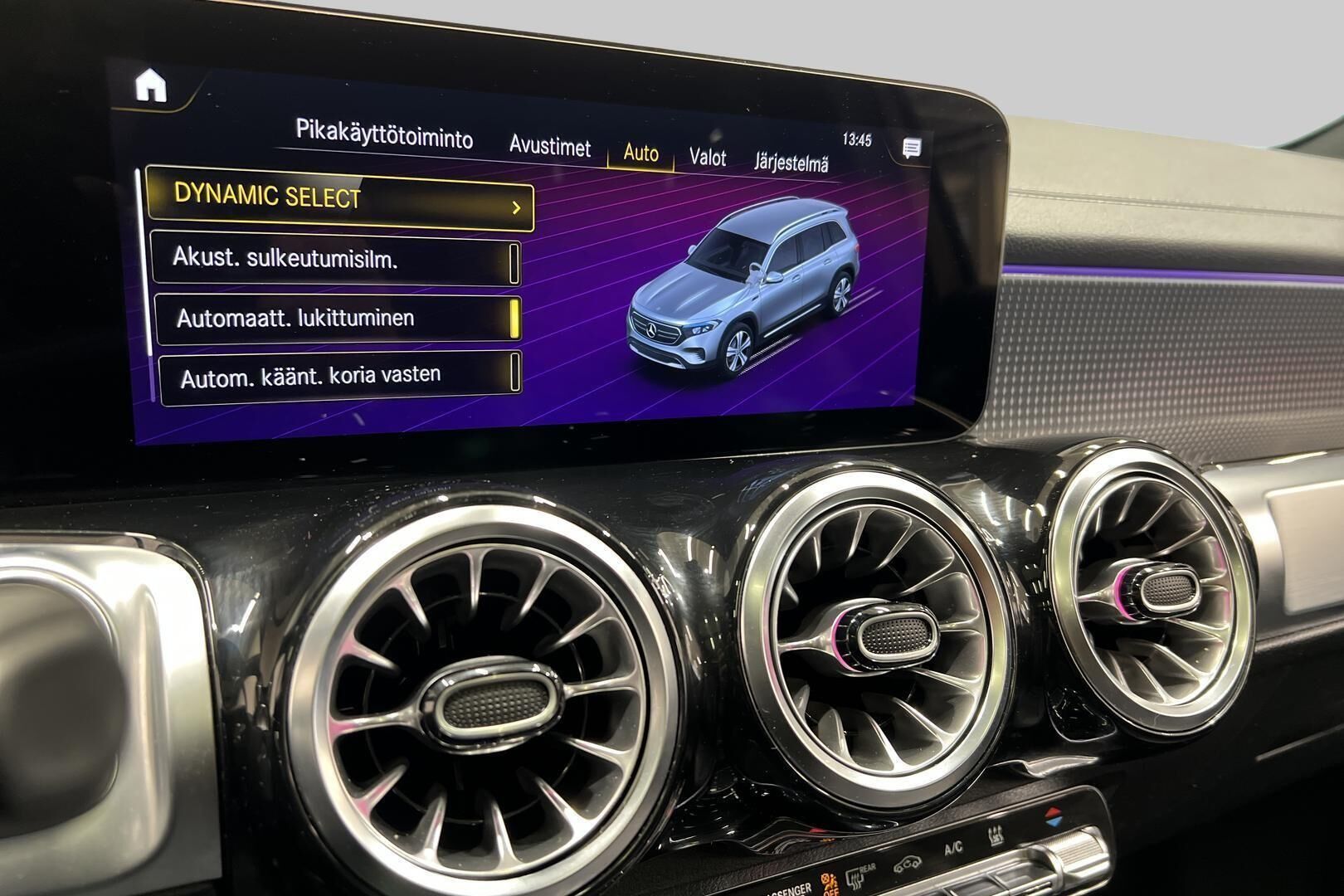 Mercedes-Benz EQB iso kuva 17