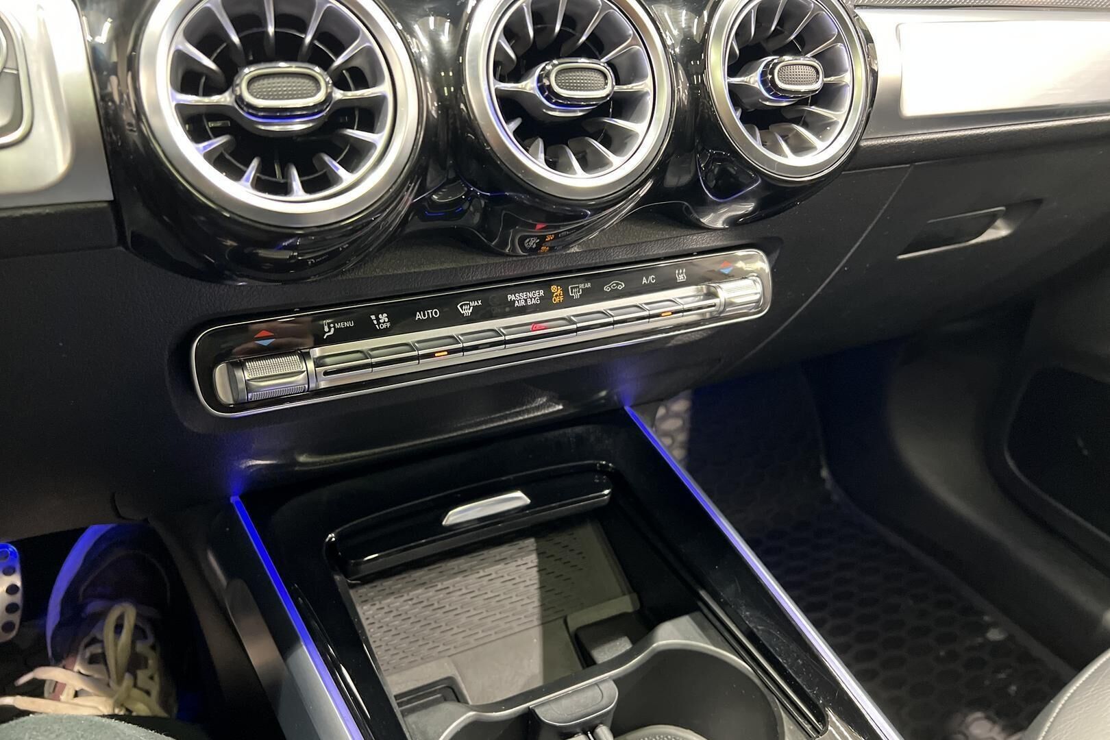 Mercedes-Benz EQB iso kuva 20