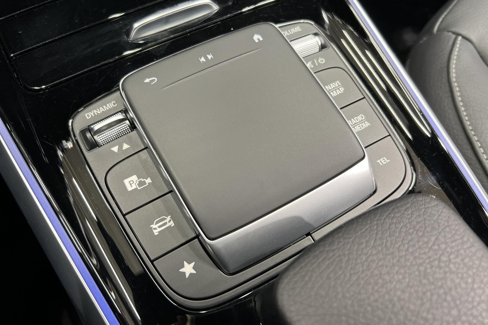 Mercedes-Benz EQB iso kuva 22