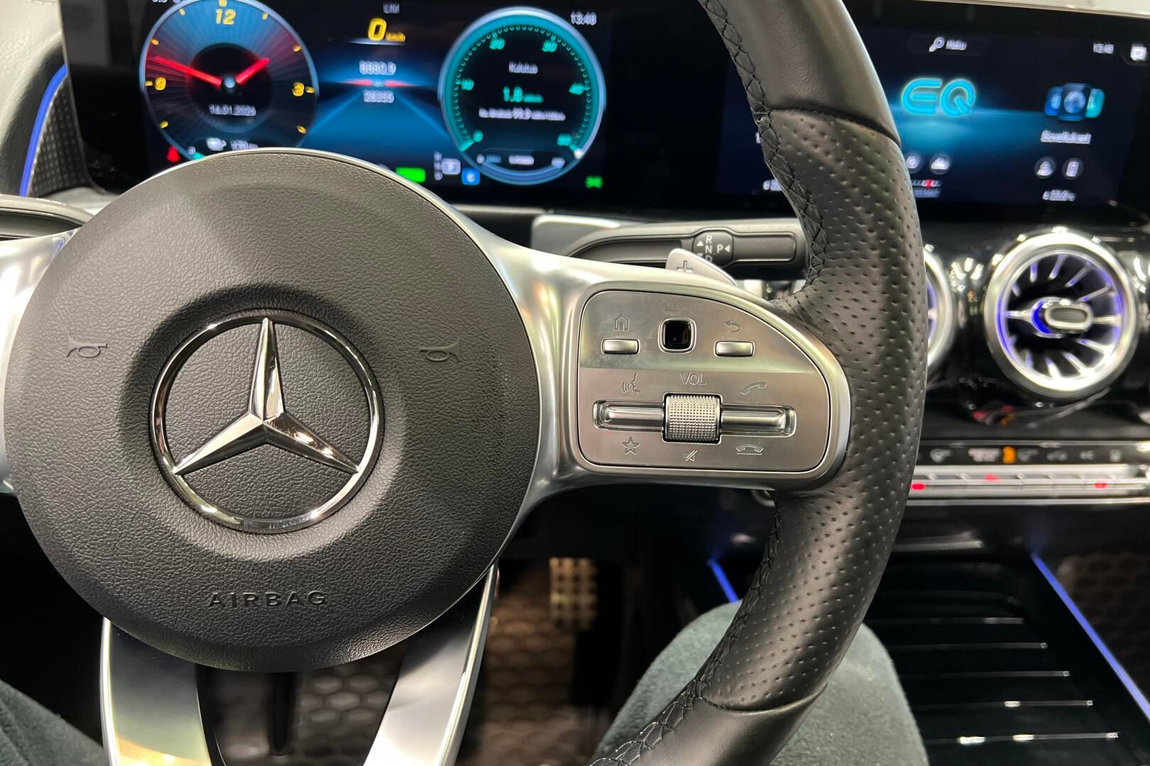 Mercedes-Benz EQB iso kuva 25