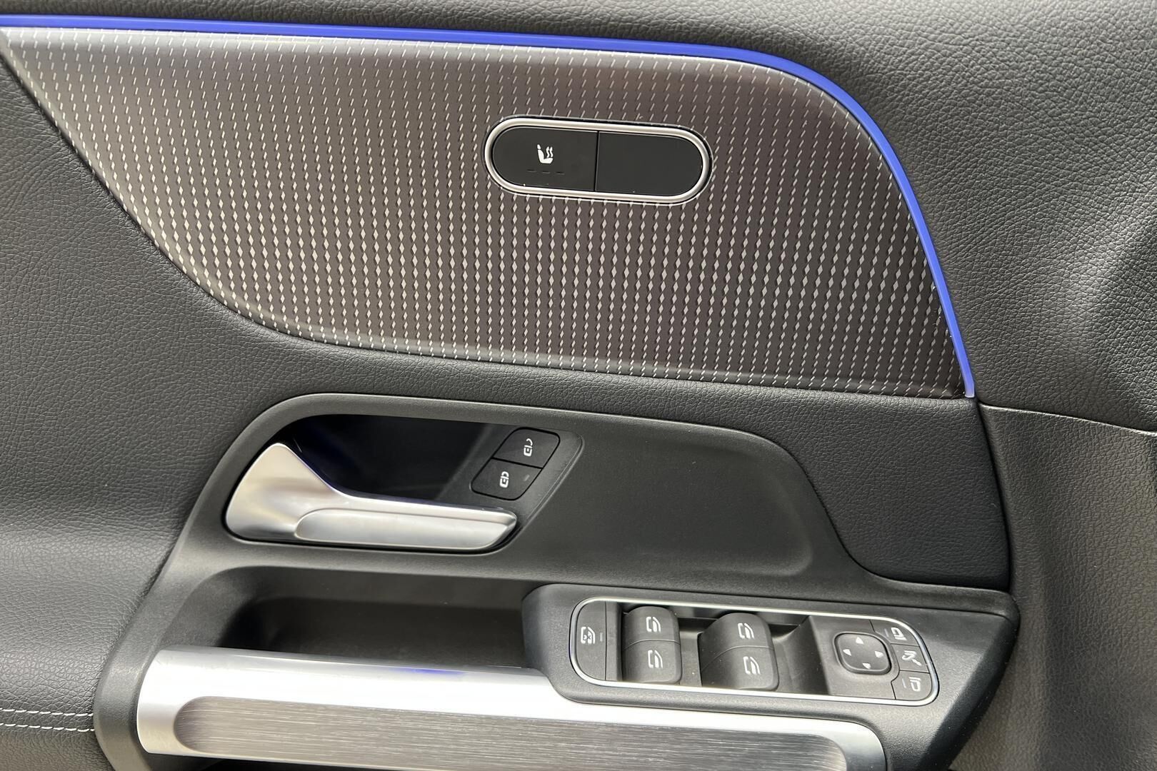 Mercedes-Benz EQB iso kuva 38