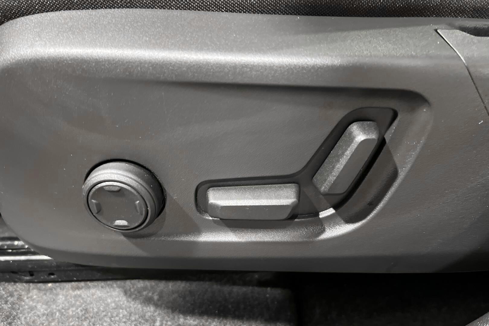 Volvo XC40 iso kuva 9