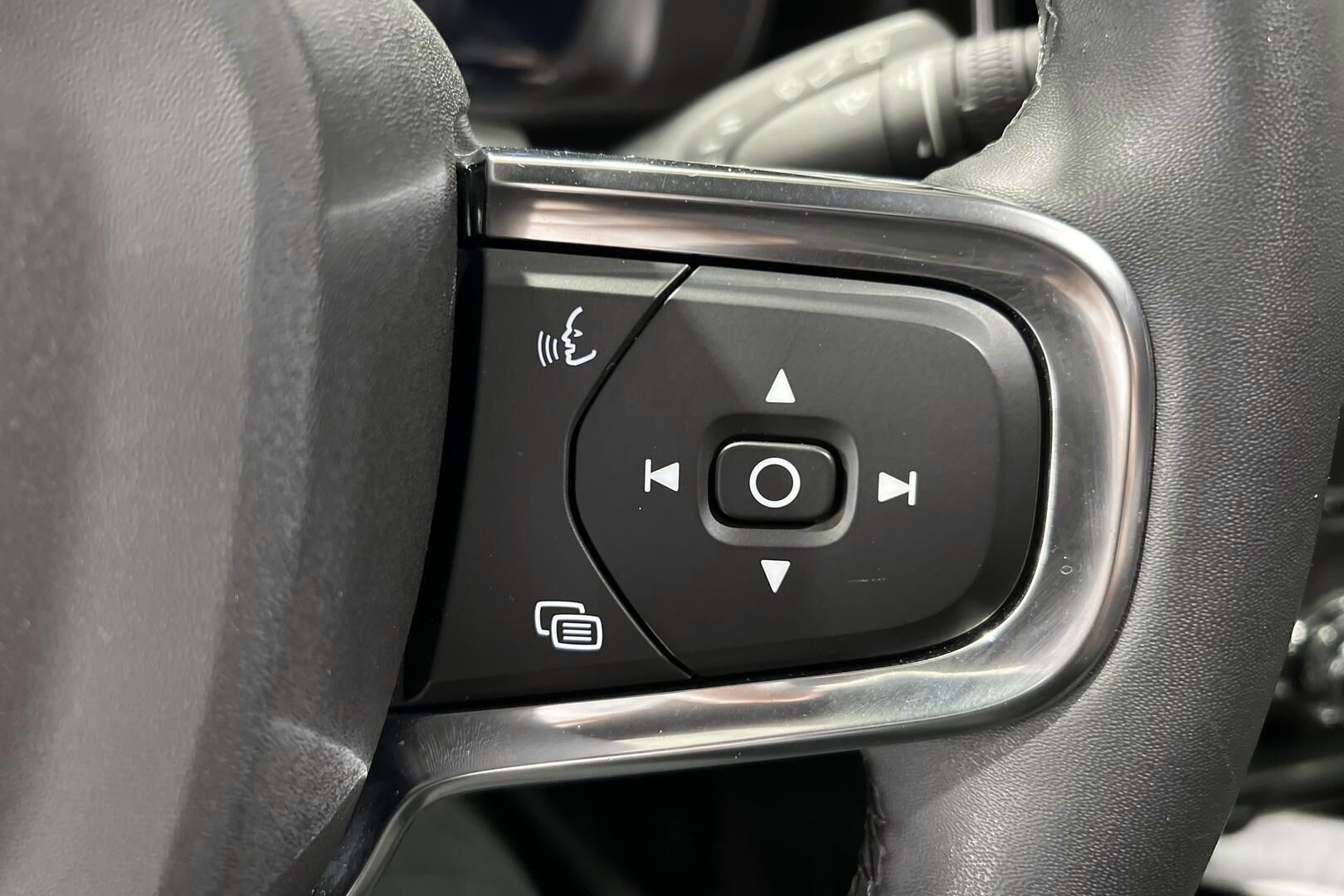 Volvo XC40 iso kuva 11