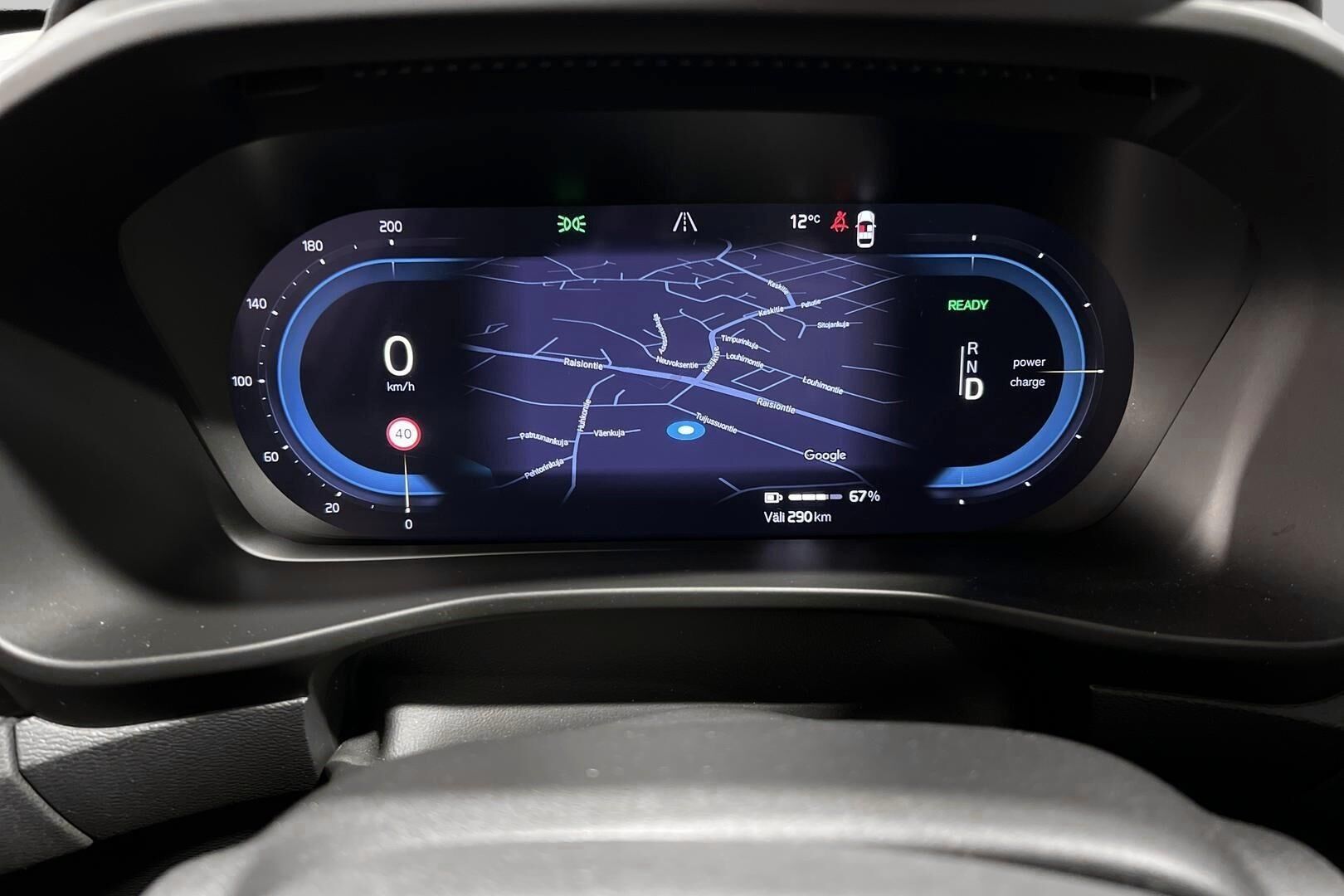 Volvo XC40 iso kuva 12