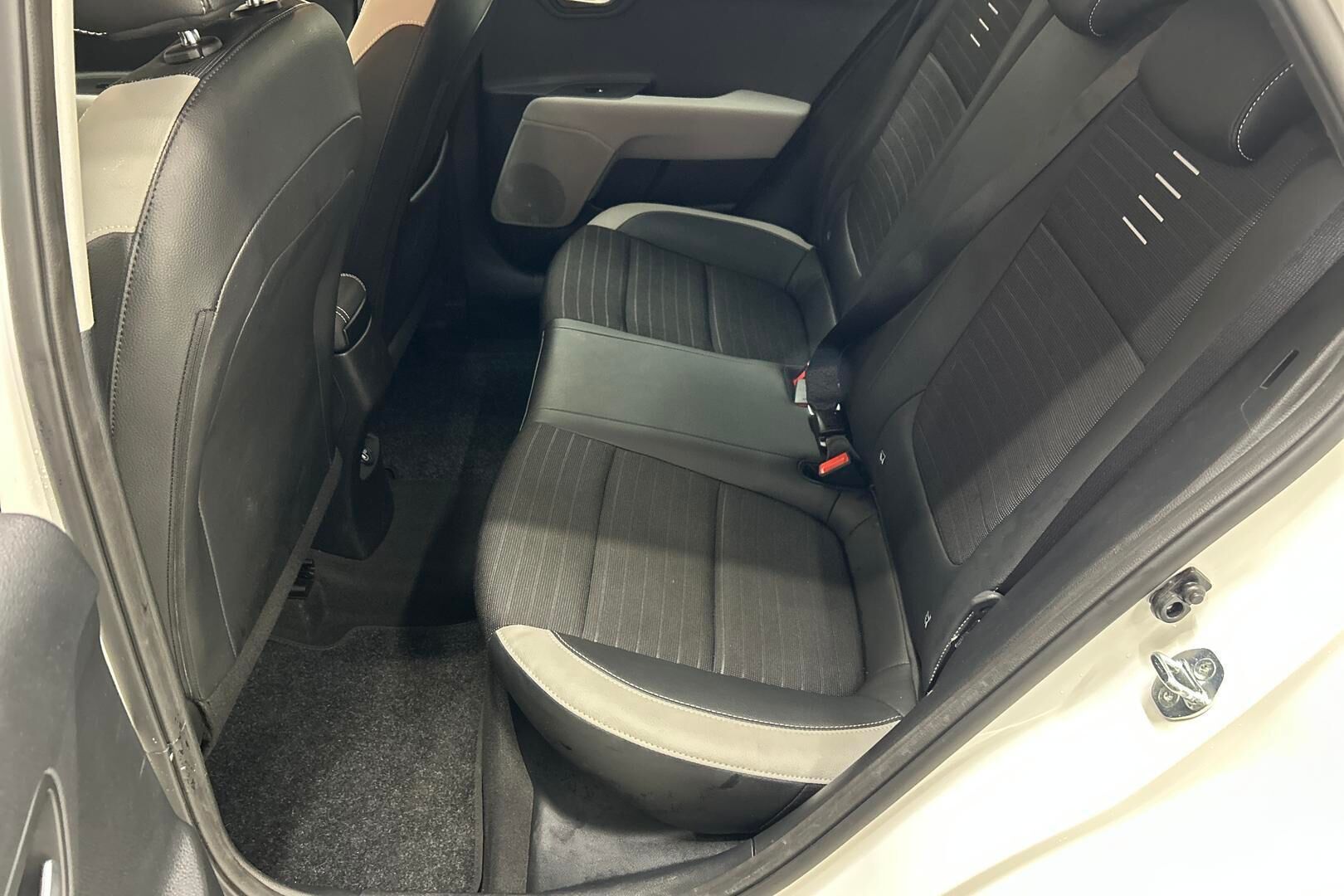 Kia Stonic iso kuva 10
