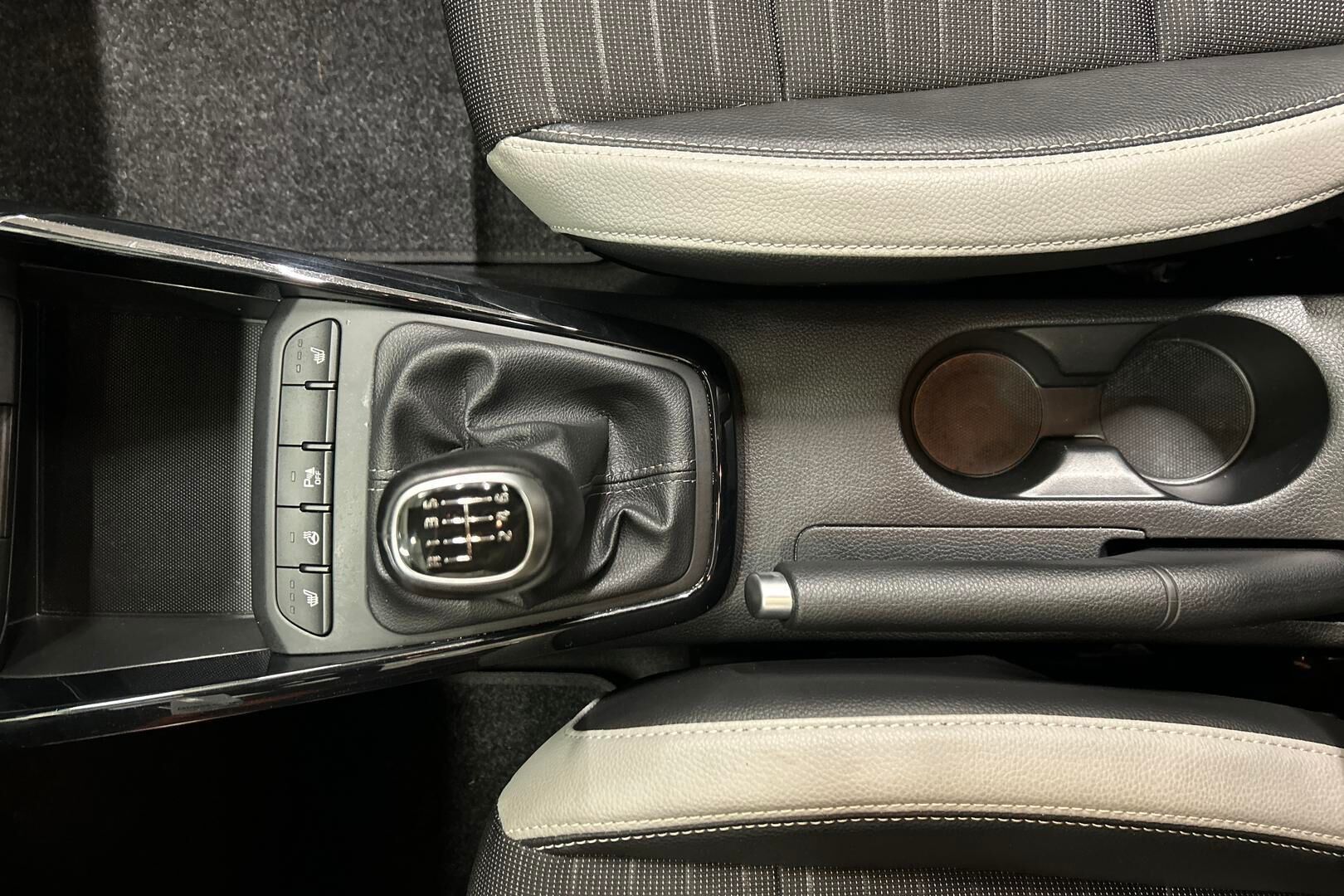 Kia Stonic iso kuva 16