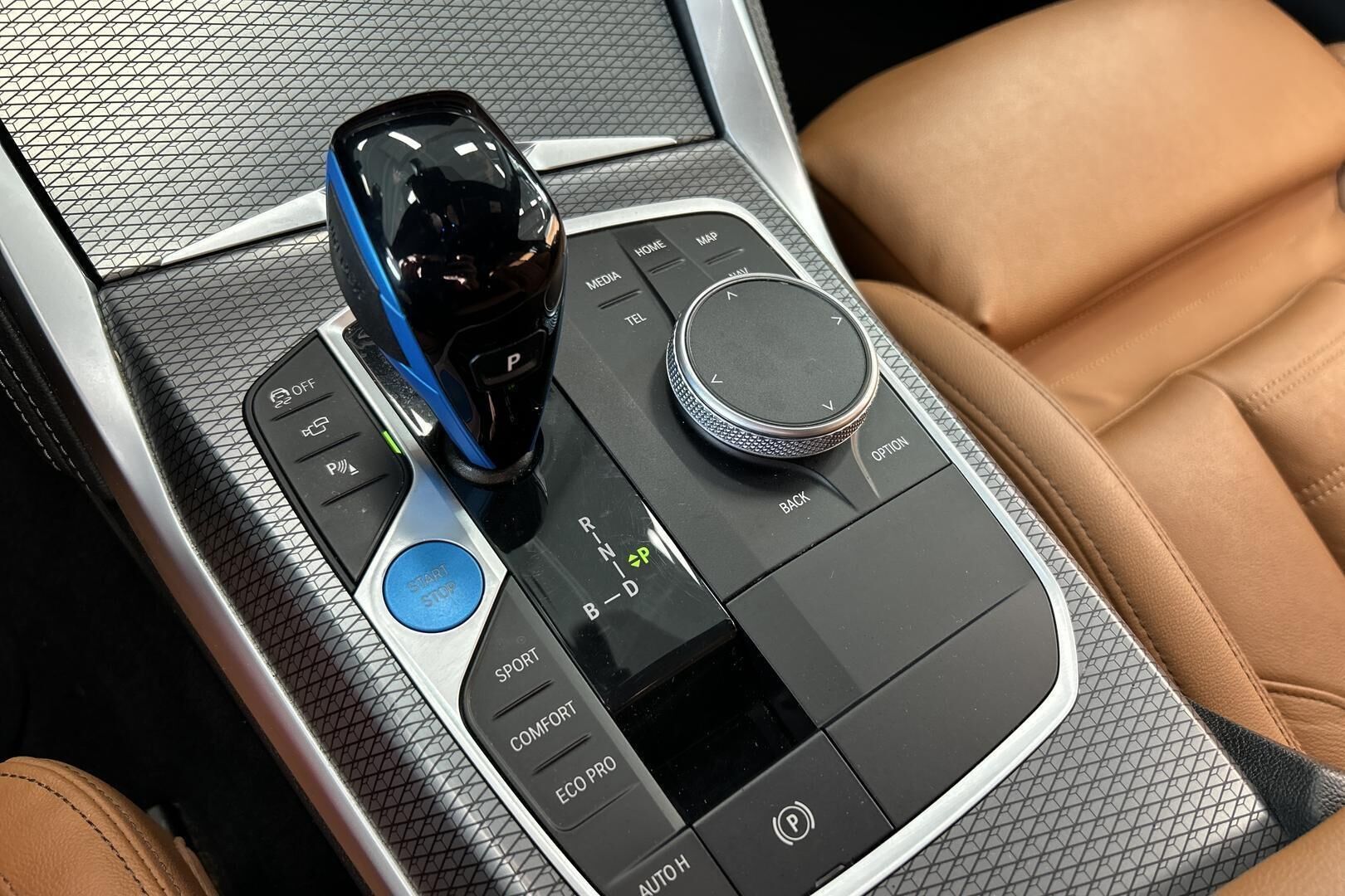 BMW I4 M50 iso kuva 23