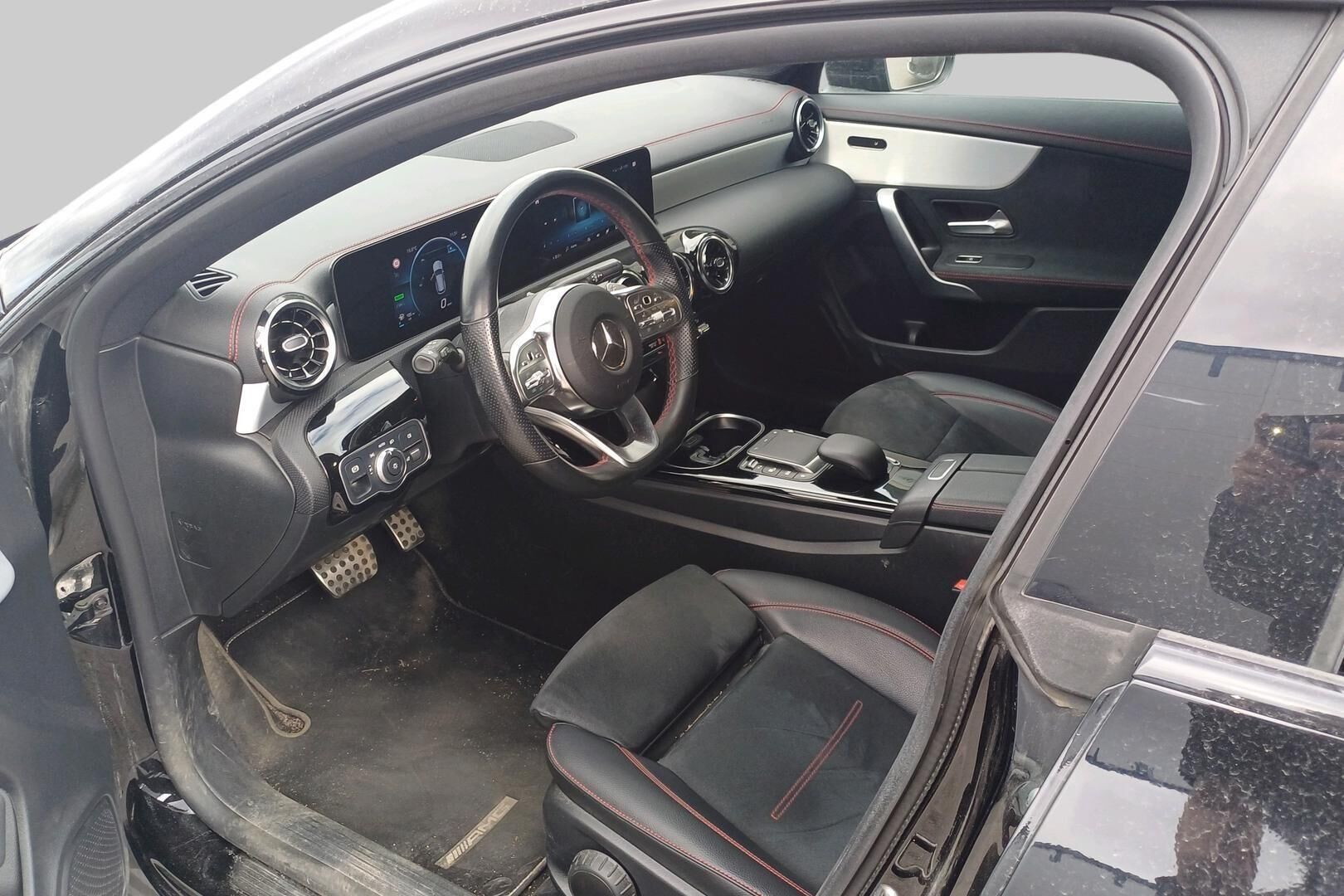 Mercedes-Benz CLA iso kuva 2