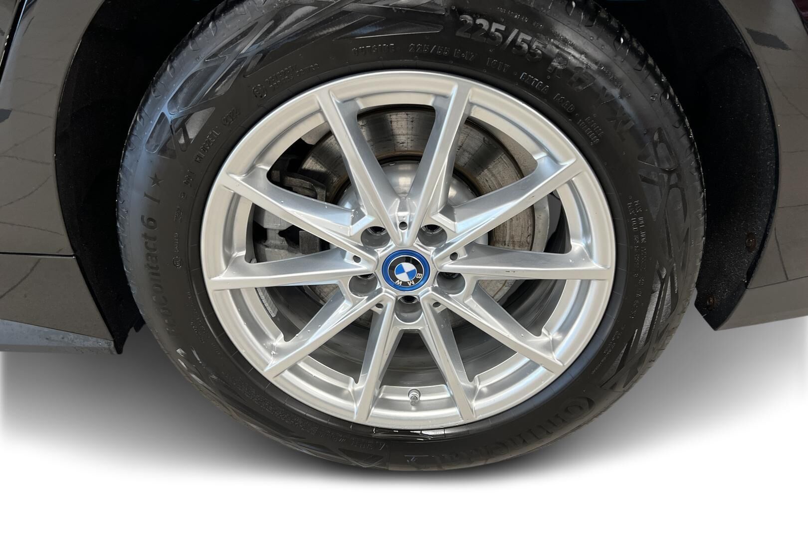 BMW i4 iso kuva 10