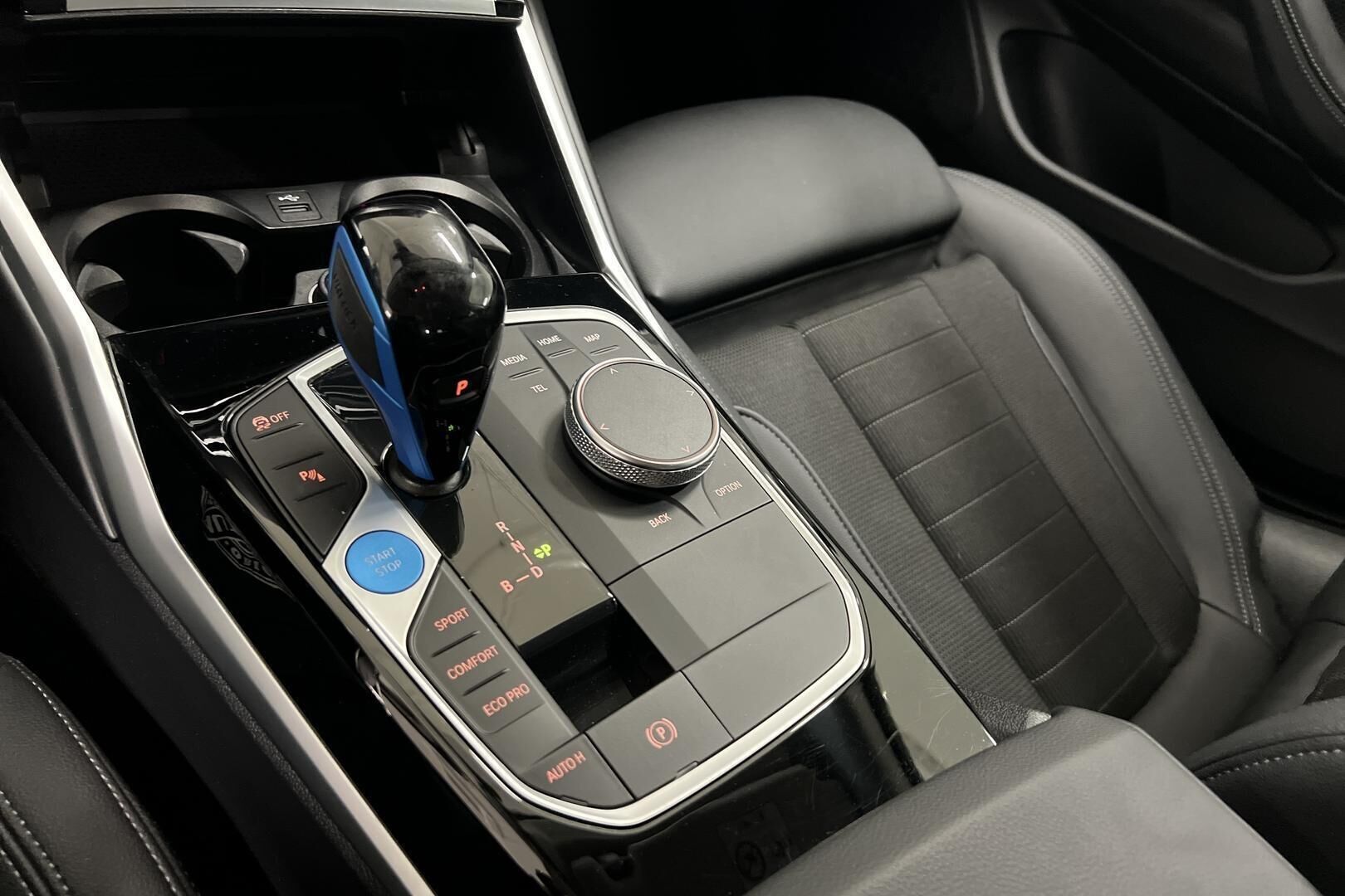 BMW i4 iso kuva 11