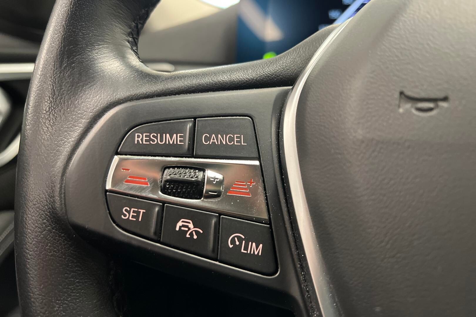 BMW i4 iso kuva 12
