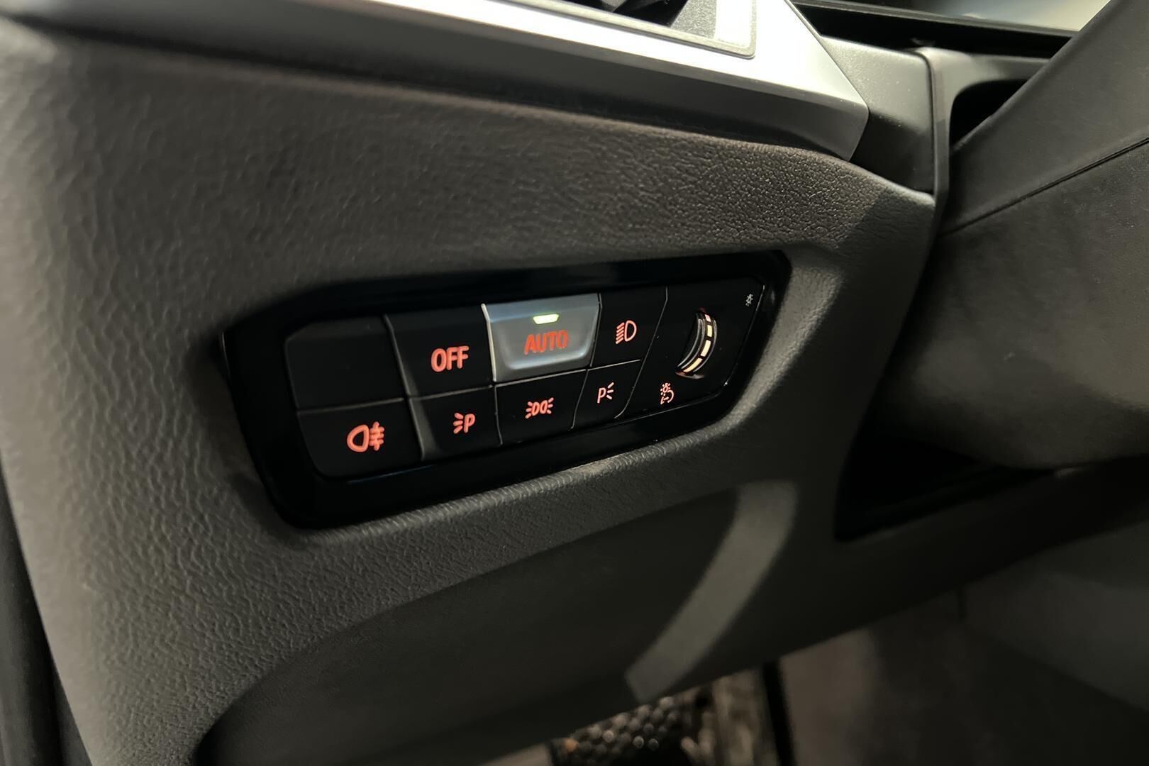 BMW i4 iso kuva 13