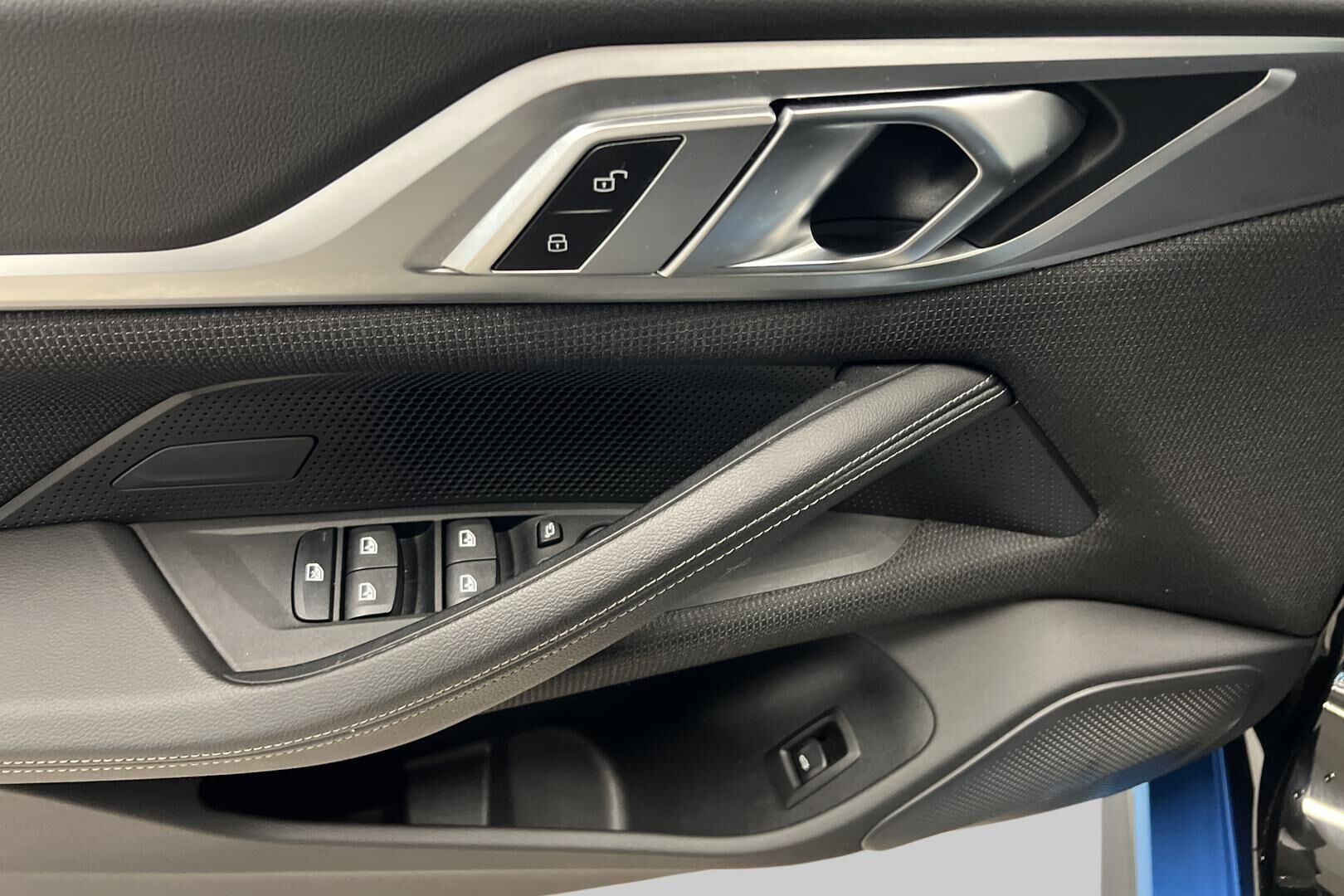 BMW i4 iso kuva 22