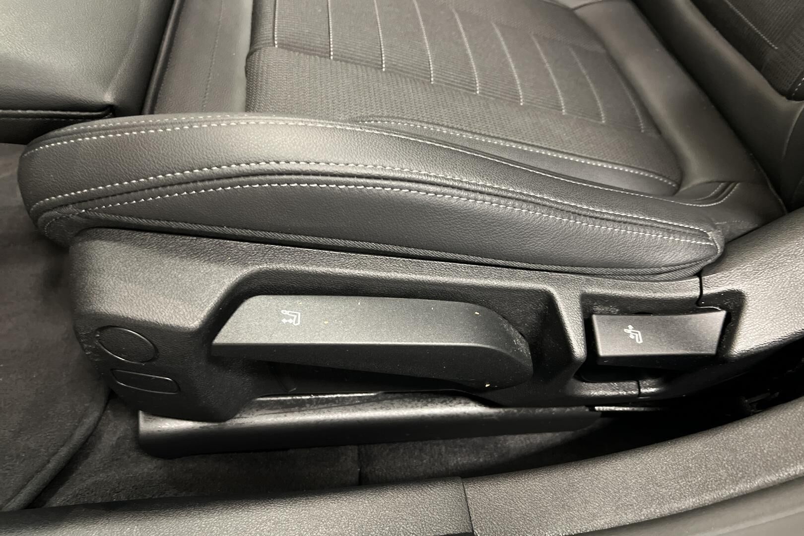 BMW i4 iso kuva 14