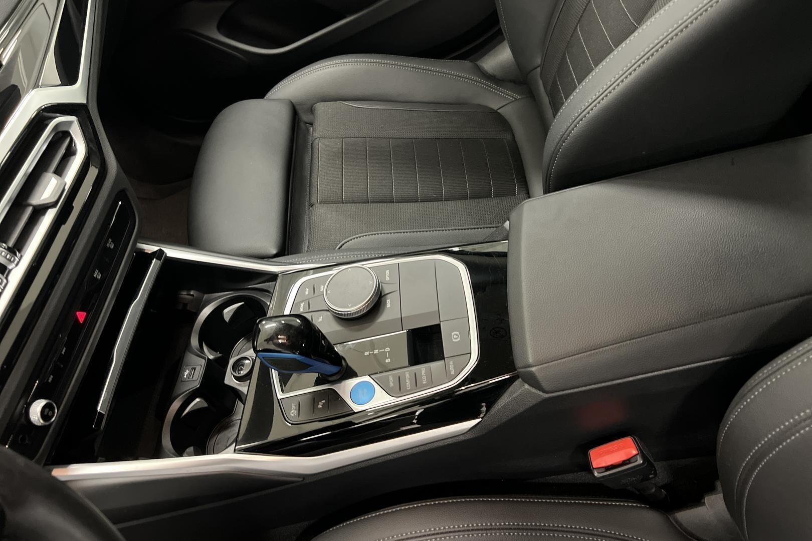 BMW i4 iso kuva 23