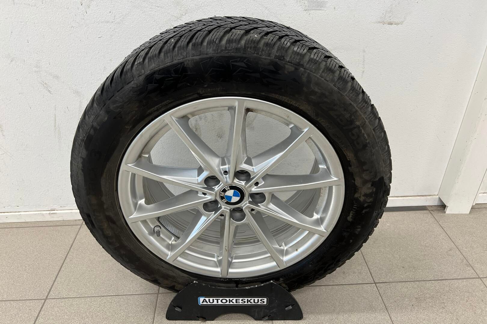 BMW i4 iso kuva 15