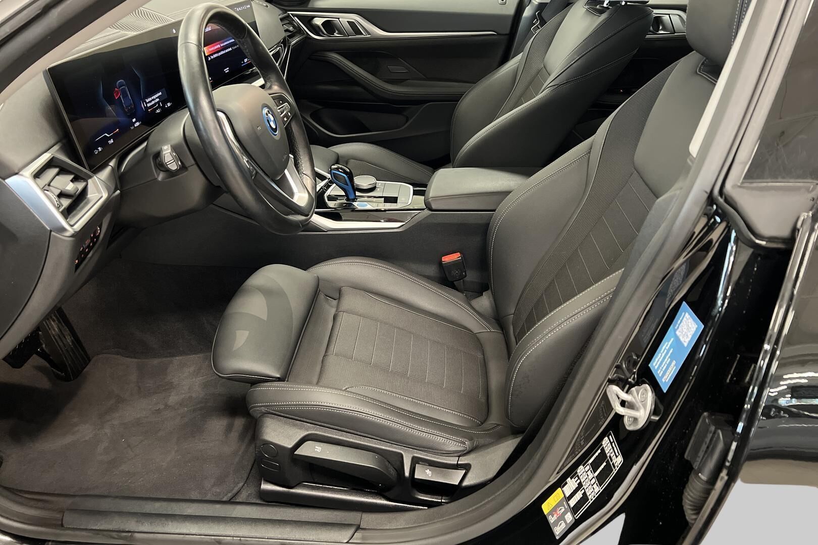 BMW i4 iso kuva 6