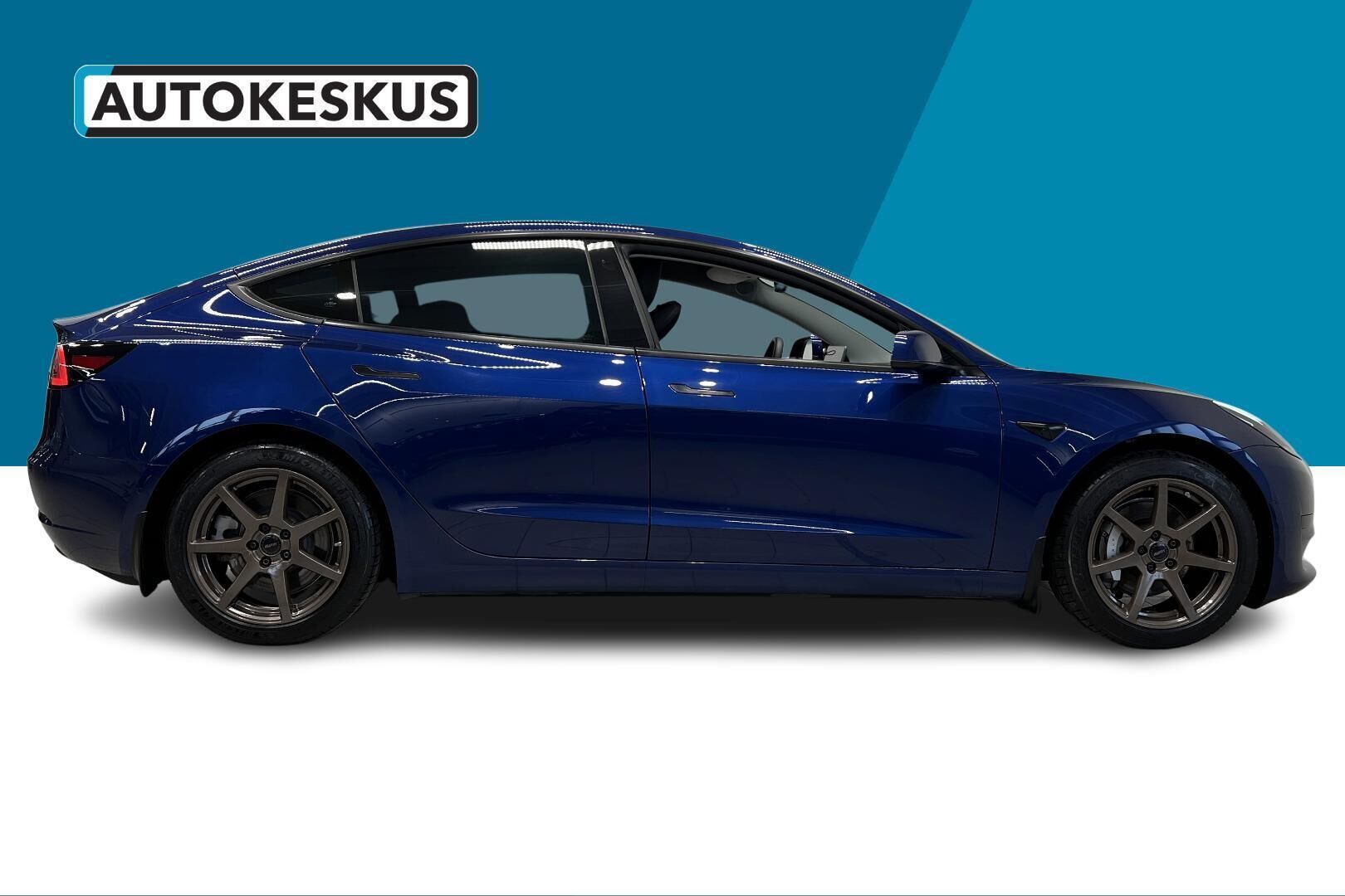 Tesla Model 3 iso kuva 4