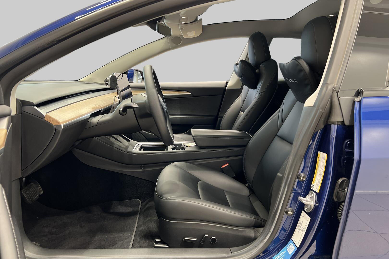 Tesla Model 3 iso kuva 9