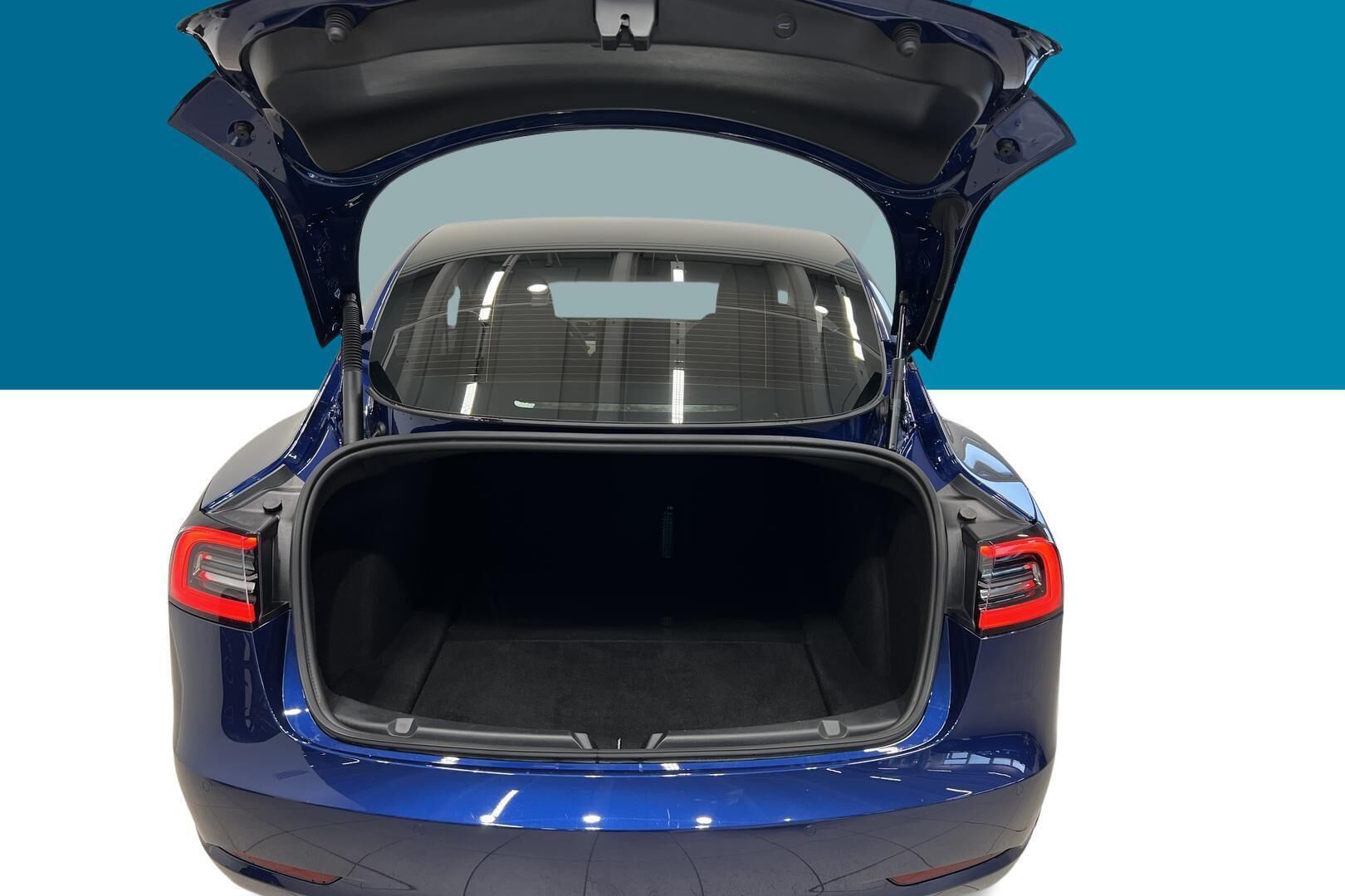 Tesla Model 3 iso kuva 12